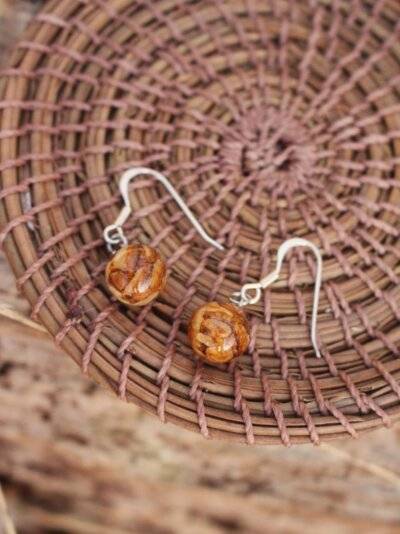 Boucles d'oreilles "boules bois de pigne"