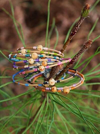 Bracelet jonc en aiguille de pin "perle bois de pin"