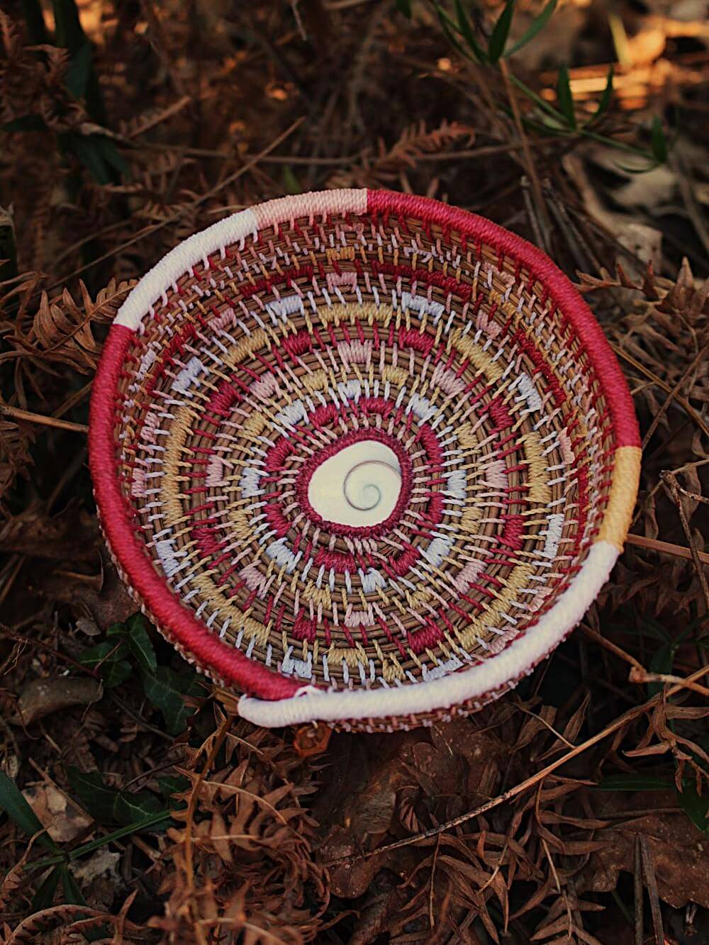 oeil ste lucie rouge jaune blanc