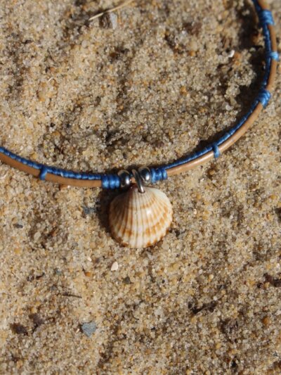 Bracelet jonc en aiguille de pin bleu "coquillage" – Image 2