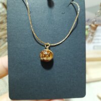 Collier "sphère bois de pigne" doré